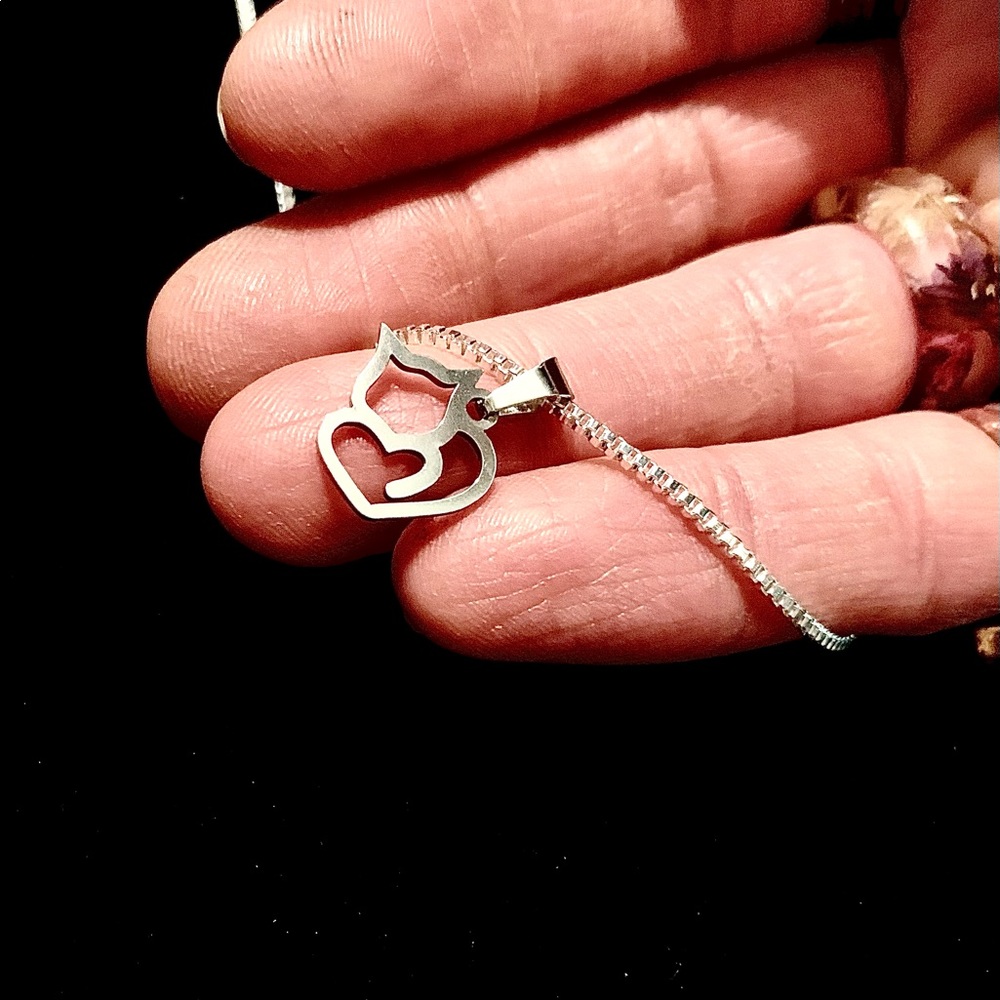 Kitty & Heart Pendant! Just Plated! / (OS) NEW!